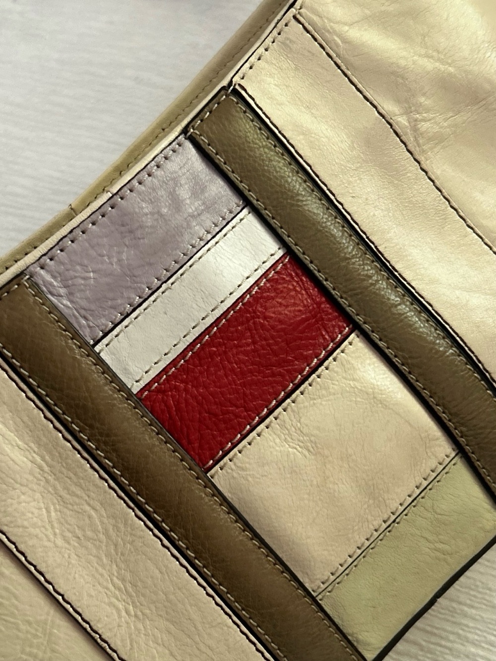 Vintage Etienne Aigner Cream Shoulder Bag - Hard to find. - Picture 3 of 11